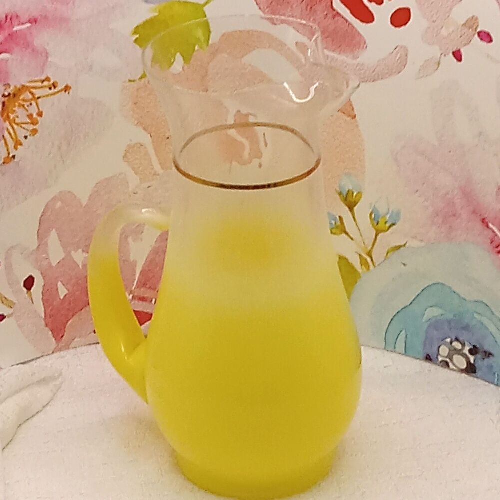 BLENDO Yellow MCM Glass Pitcher 24 OZ Ombre Ice Lip 9 inch